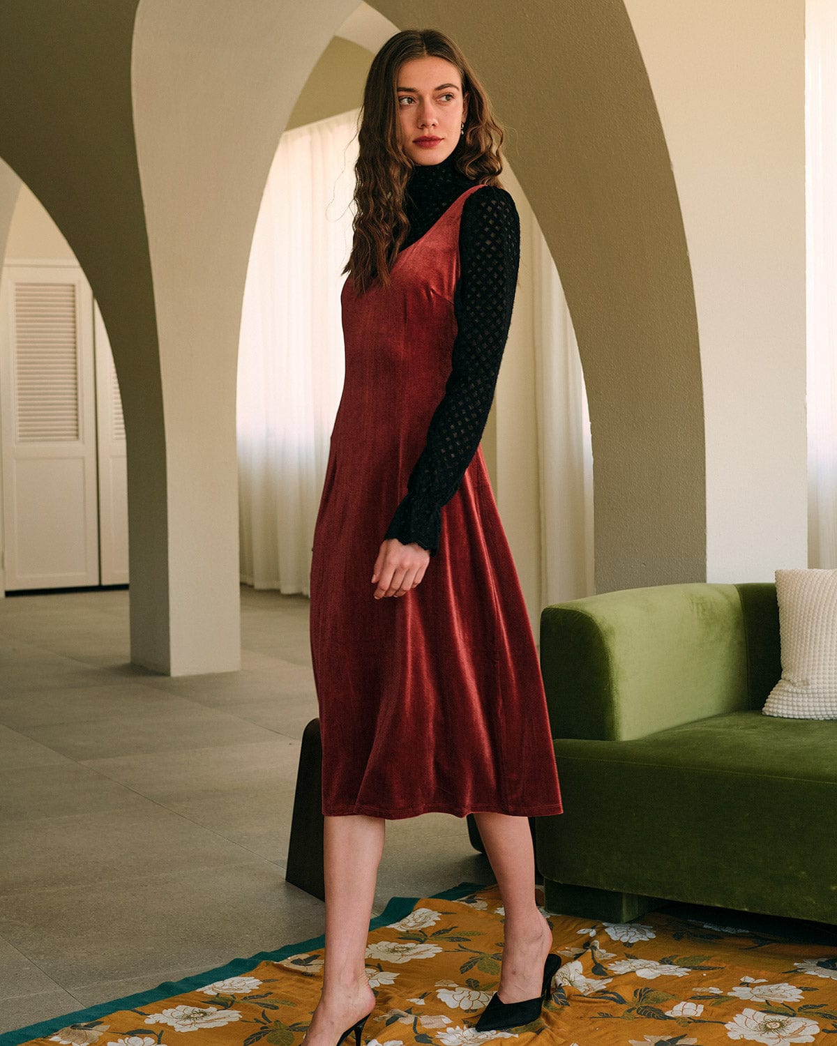 The Sweetheart Neck Velvet Midi Dress