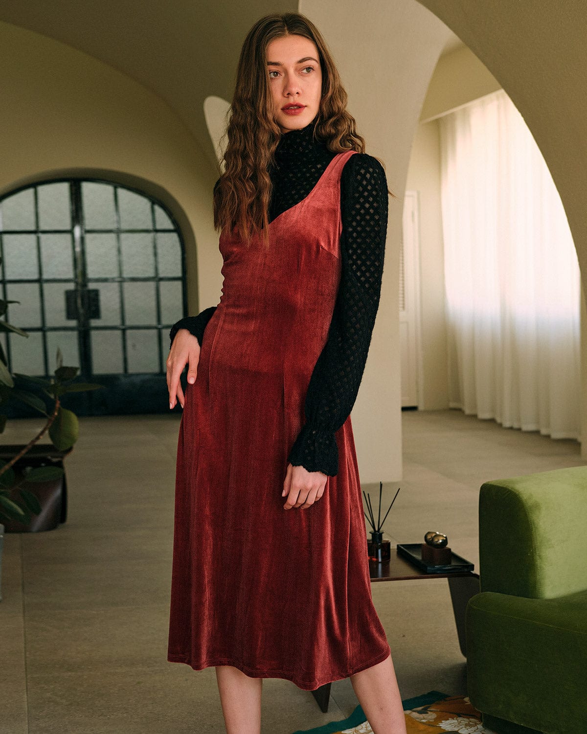 The Sweetheart Neck Velvet Midi Dress